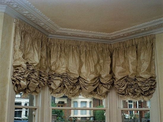 Фото австрийские шторы на эркерное окно