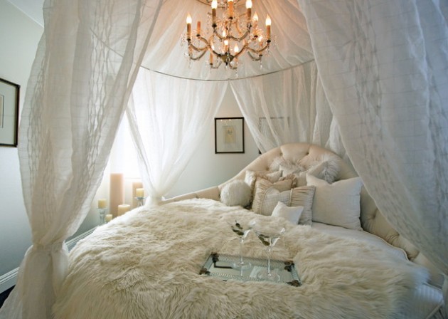Фото балдахин для спальни в белом интерьере