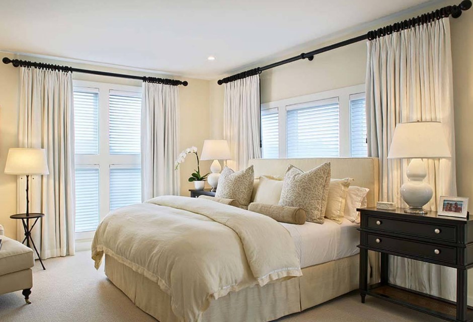 Фото белые шторы в интерьере спальни