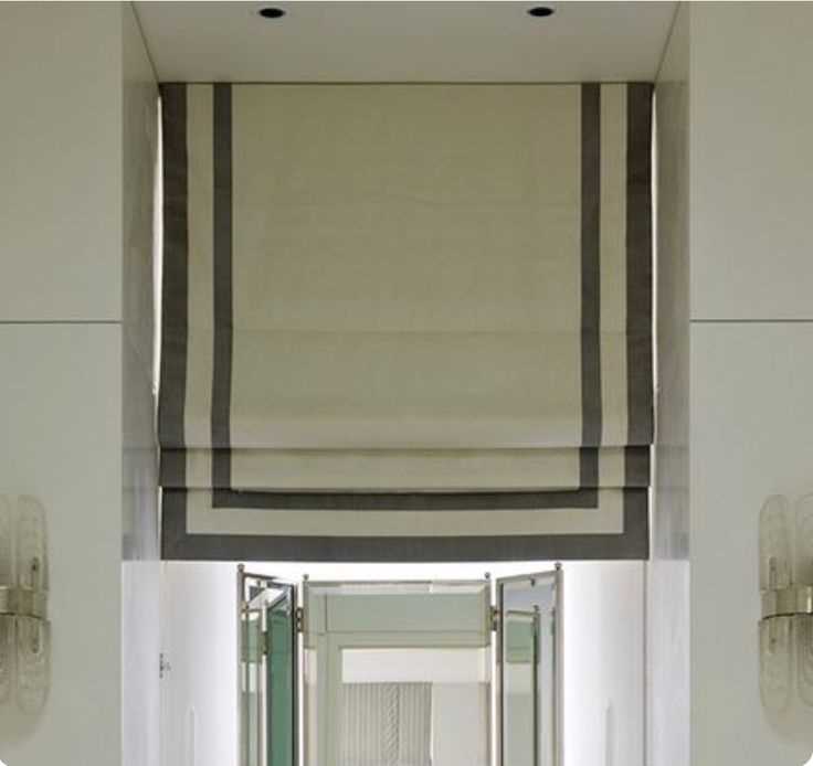 Римская штора «Аурора» белая для проема, ткань бархат пастельный