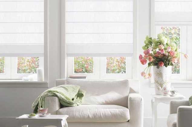 Римская штора «Серебрянка» белая для окна, ткань сатин сверкающий